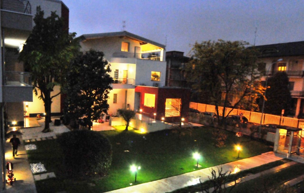 Hotel Flatmilan Cernusco Sul Naviglio Esterno foto