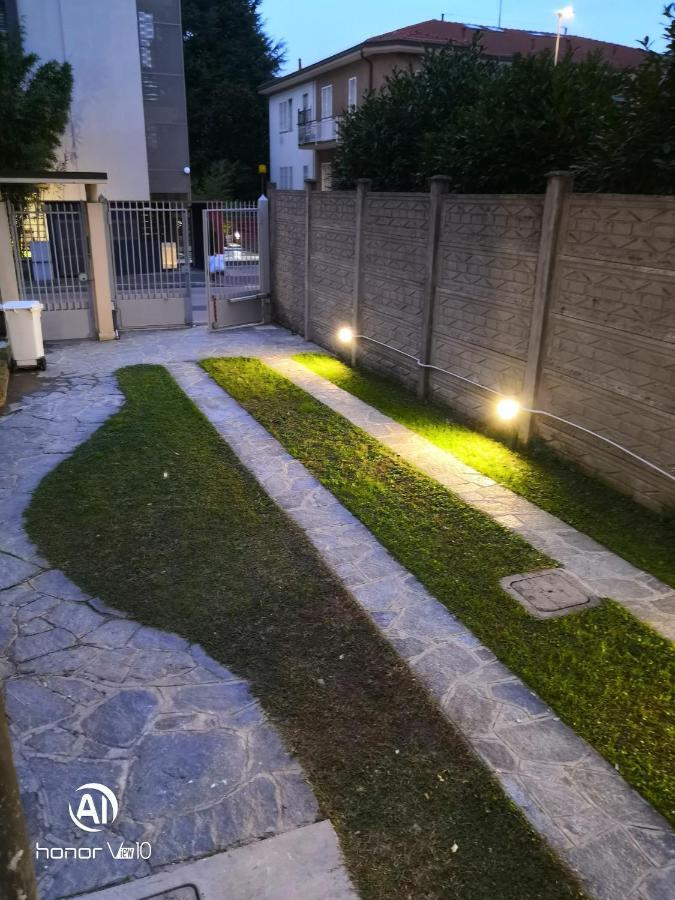 Hotel Flatmilan Cernusco Sul Naviglio Esterno foto